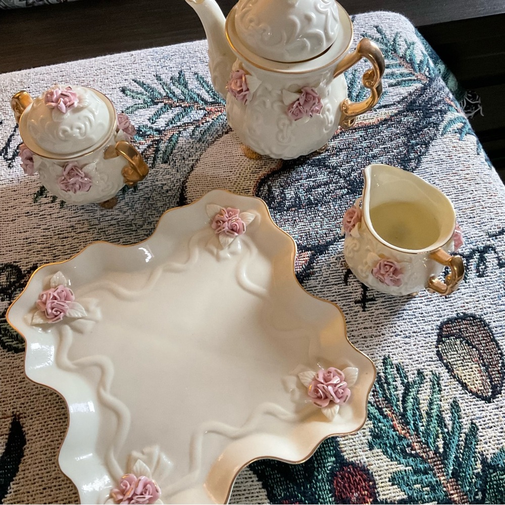Victorian Tea Set - Picture 2 of 6